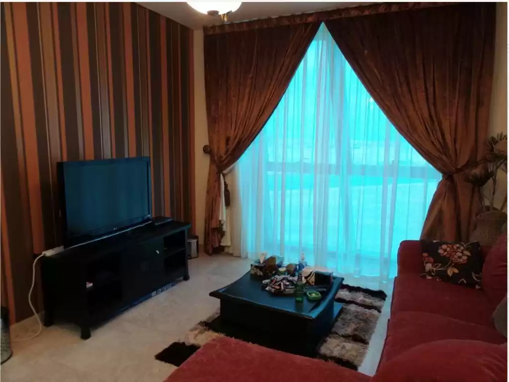 yerleşim Hazır Mülk 2 yatak odası F/F Apartman  kiralık içinde Doha #8255 - 1  image 
